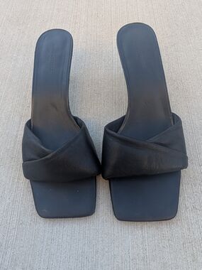 Banana Republic Kitten Black Leather Slide Mules Sandals with Twisted Strap 8.5